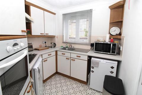 2 bedroom retirement property for sale, Darkes Lane, Potters Bar EN6