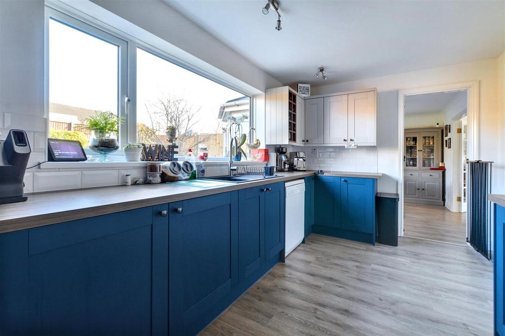 Kitchen 1.jpeg