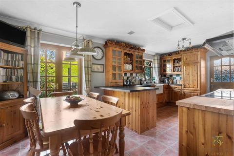 4 bedroom detached house for sale, St. Marks Close, Evesham WR11