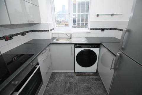 2 bedroom flat to rent, Wheatsheaf Close, Isle of Dogs, E14