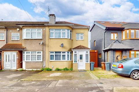 4 bedroom end of terrace house for sale, Tenterden Road, Dagenham, RM8