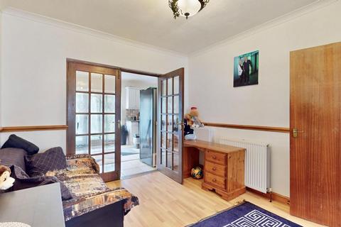 4 bedroom end of terrace house for sale, Tenterden Road, Dagenham, RM8