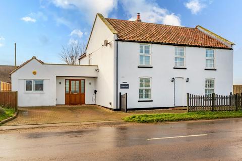 5 bedroom detached house for sale, Waxham Road, Sea Palling