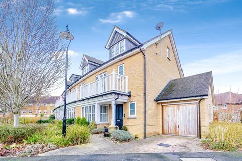 3 bedroom end of terrace house for sale, Oakgrove, Caterham CR3