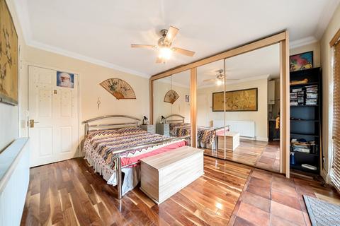 1 Ambleside Walk, Uxbridge, UB8 1XE