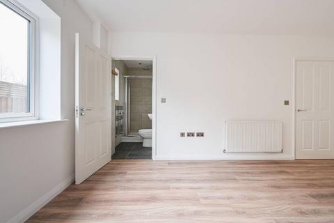 2 bedroom flat to rent, Thornbury Way, Walthamstow, London, E17