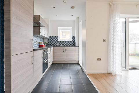 2 bedroom flat to rent, Thornbury Way, Walthamstow, London, E17