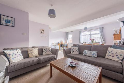40 Copperfield Close, Kennington, Ashford, TN24 9RJ