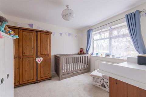 40 Copperfield Close, Kennington, Ashford, TN24 9RJ