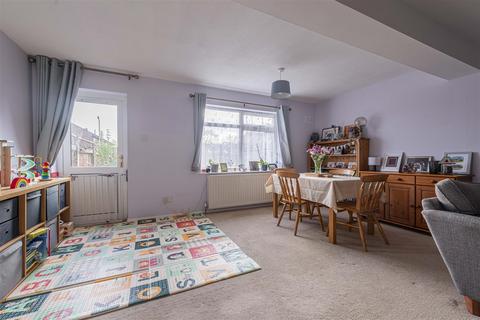 40 Copperfield Close, Kennington, Ashford, TN24 9RJ