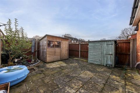 40 Copperfield Close, Kennington, Ashford, TN24 9RJ