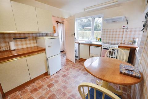 3 bedroom detached house for sale, Oulton Road, Stone