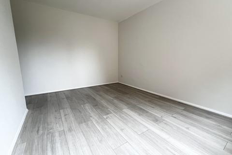 undefined, Poplar Grove, London, N11