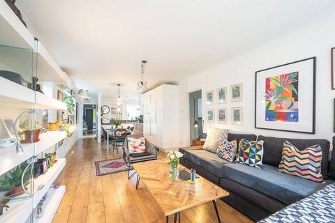 3 bedroom bungalow for sale, Stanhope Gardens, Mill Hill, London, NW7