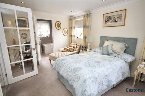 3 Royal Drive, Epsom, KT18 5PR