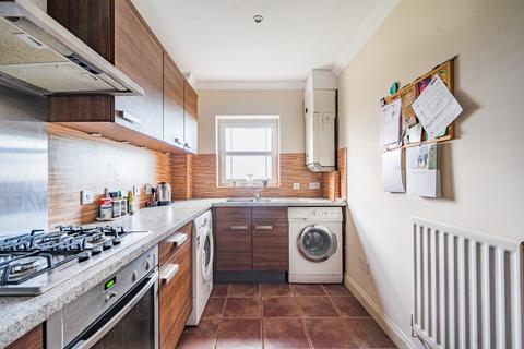 Flat 4, 36 Beacon Hill, Woking, GU21 7NP