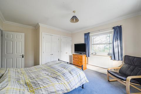 Flat 4, 36 Beacon Hill, Woking, GU21 7NP