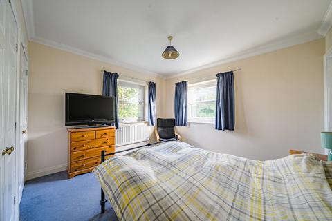 Flat 4, 36 Beacon Hill, Woking, GU21 7NP