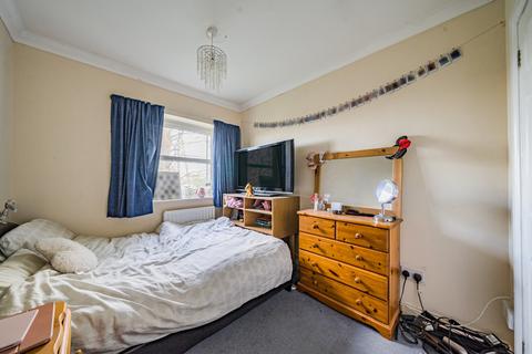 Flat 4, 36 Beacon Hill, Woking, GU21 7NP