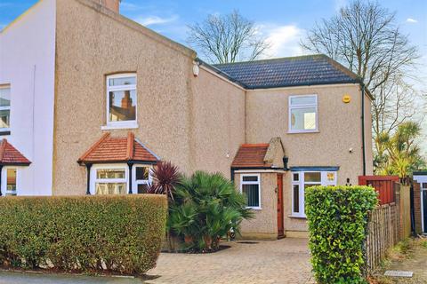 4 bedroom semi-detached house for sale, Roxborough Road, Harrow