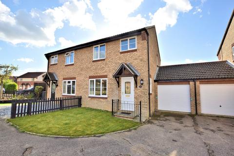 3 bedroom detached house to rent, Brooks Drive, Scarning, NR19