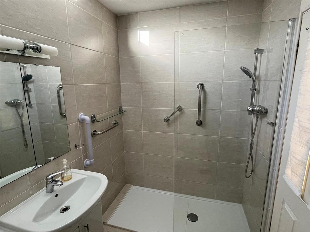 Shower Room.jpg