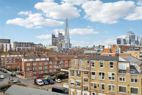 2 bedroom flat for sale, St. Saviours Estate, London SE1