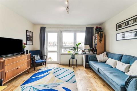 2 bedroom flat for sale, St. Saviours Estate, London SE1