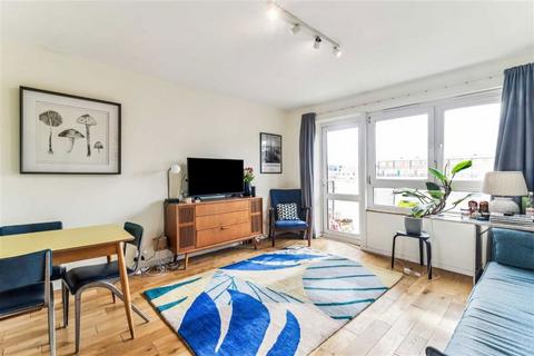 2 bedroom flat for sale, St. Saviours Estate, London SE1