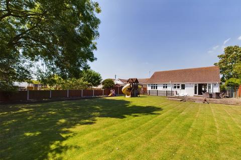 4 bedroom bungalow for sale, Parkgate Road, Corringham, SS17