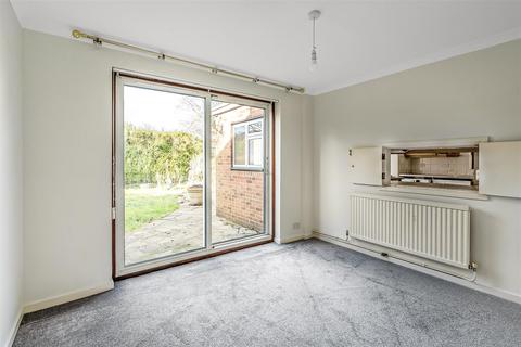 5 Beauclare Close, Leatherhead, KT22 8UB