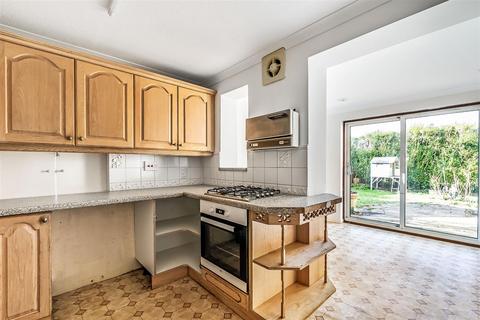 5 Beauclare Close, Leatherhead, KT22 8UB