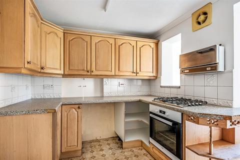 5 Beauclare Close, Leatherhead, KT22 8UB