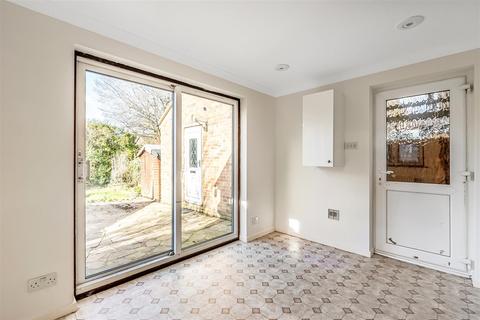 5 Beauclare Close, Leatherhead, KT22 8UB