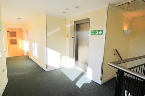 2 bedroom penthouse for sale, North Drive, Hatfield