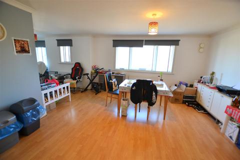 2 bedroom penthouse for sale, North Drive, Hatfield