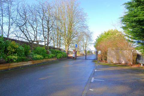 undefined, North Drive, Hatfield
