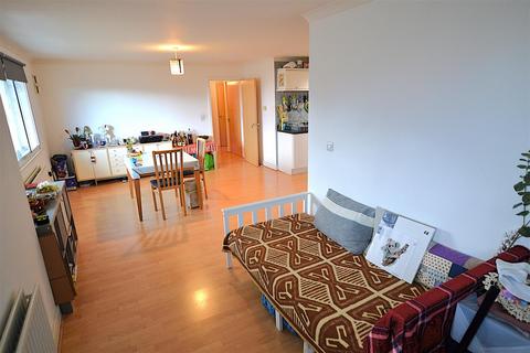 2 bedroom penthouse for sale, North Drive, Hatfield