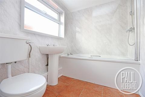 3 bedroom terraced house to rent, Cambridge Road, Lowestoft, NR32