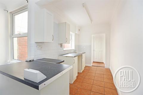 3 bedroom terraced house to rent, Cambridge Road, Lowestoft, NR32