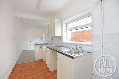 3 bedroom terraced house to rent, Cambridge Road, Lowestoft, NR32