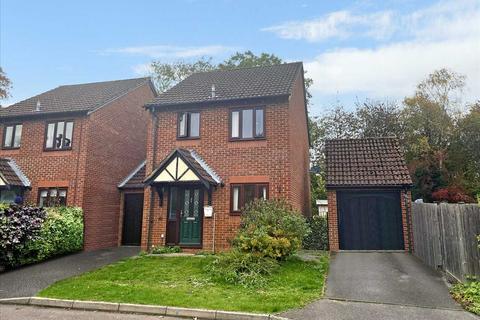 3 bedroom detached house to rent, Cypress Grove, Andover