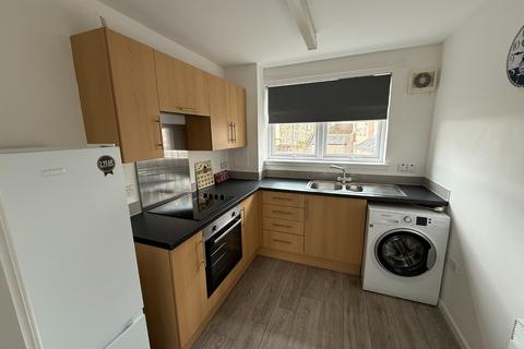 2 bedroom flat to rent, Candleriggs Court, Alloa, FK10