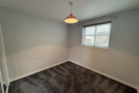 2 bedroom flat to rent, Candleriggs Court, Alloa, FK10