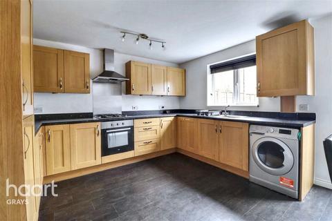 4 bedroom terraced house to rent, Schoolfield Way, Grays