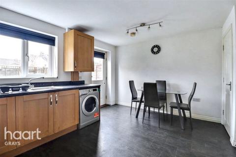 4 bedroom terraced house to rent, Schoolfield Way, Grays