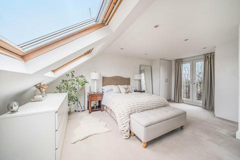 13a Berrylands, London, SW20 9HD