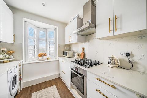 13a Berrylands, London, SW20 9HD