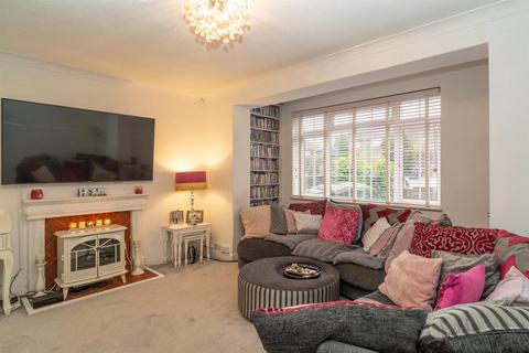 3 bedroom semi-detached house for sale, Stanborough Avenue, Borehamwood WD6