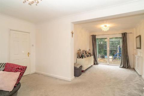 3 bedroom semi-detached house for sale, Stanborough Avenue, Borehamwood WD6